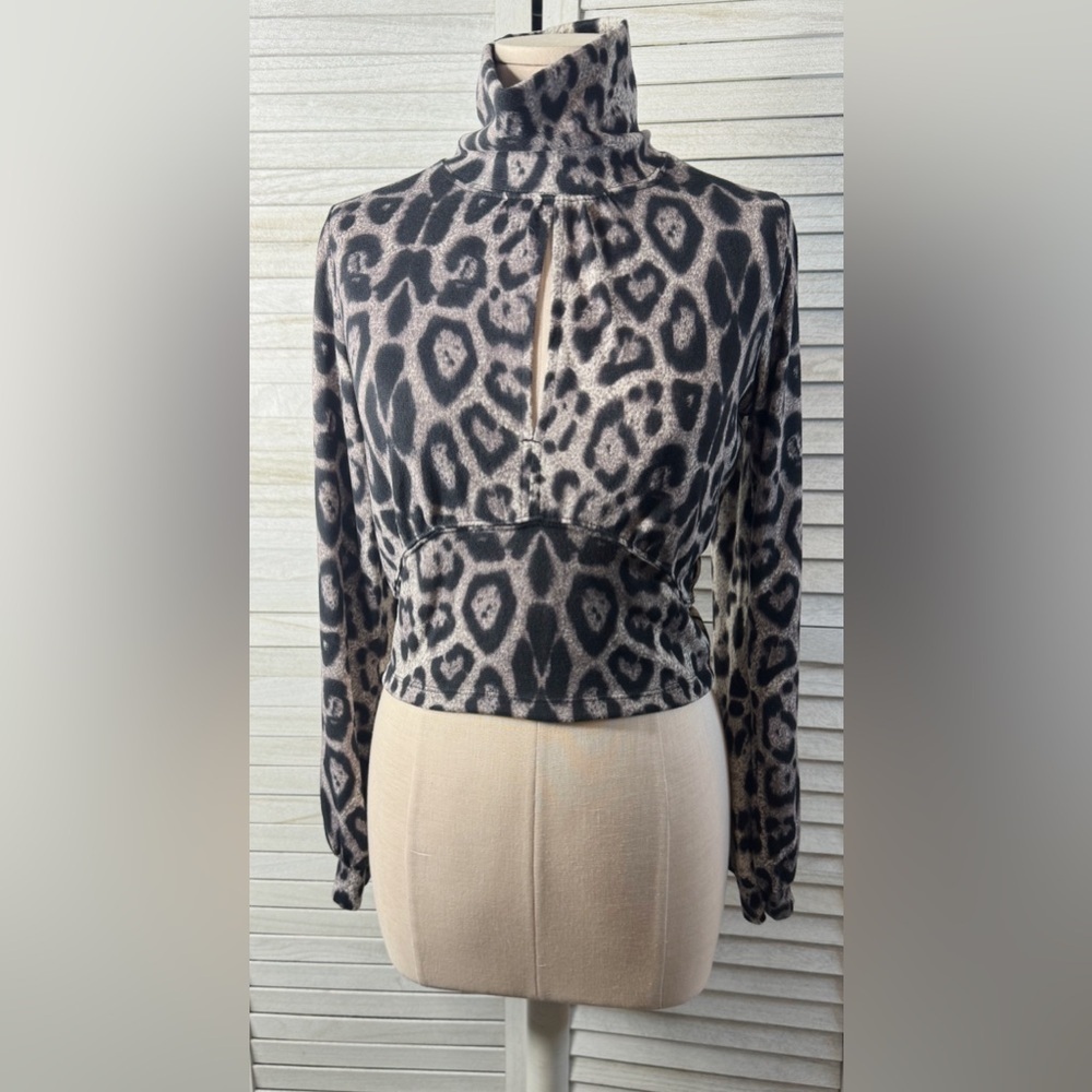 Fashion Nova Leopard Print Keyhole Mock Neck Top Medium Going Out Blouse Neutral - Picture 2 of 9
